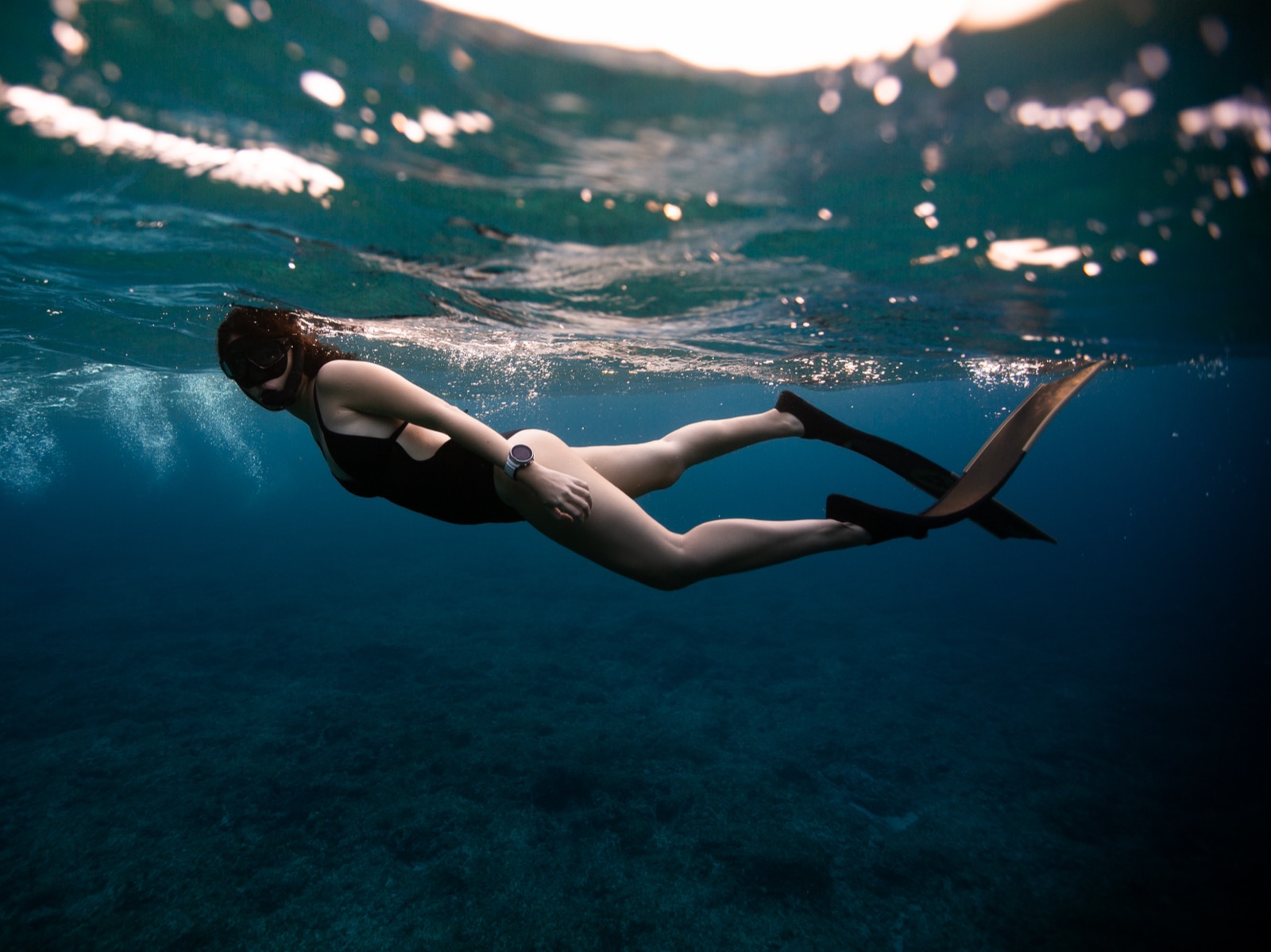 Freediving photography in open water around Xiaoliuqiu