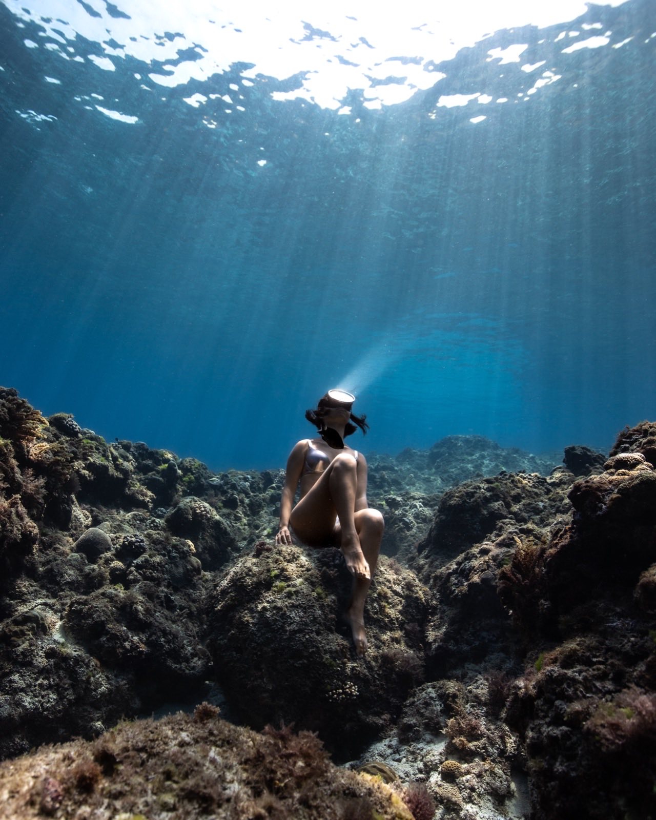Freediving photography in open water around Xiaoliuqiu